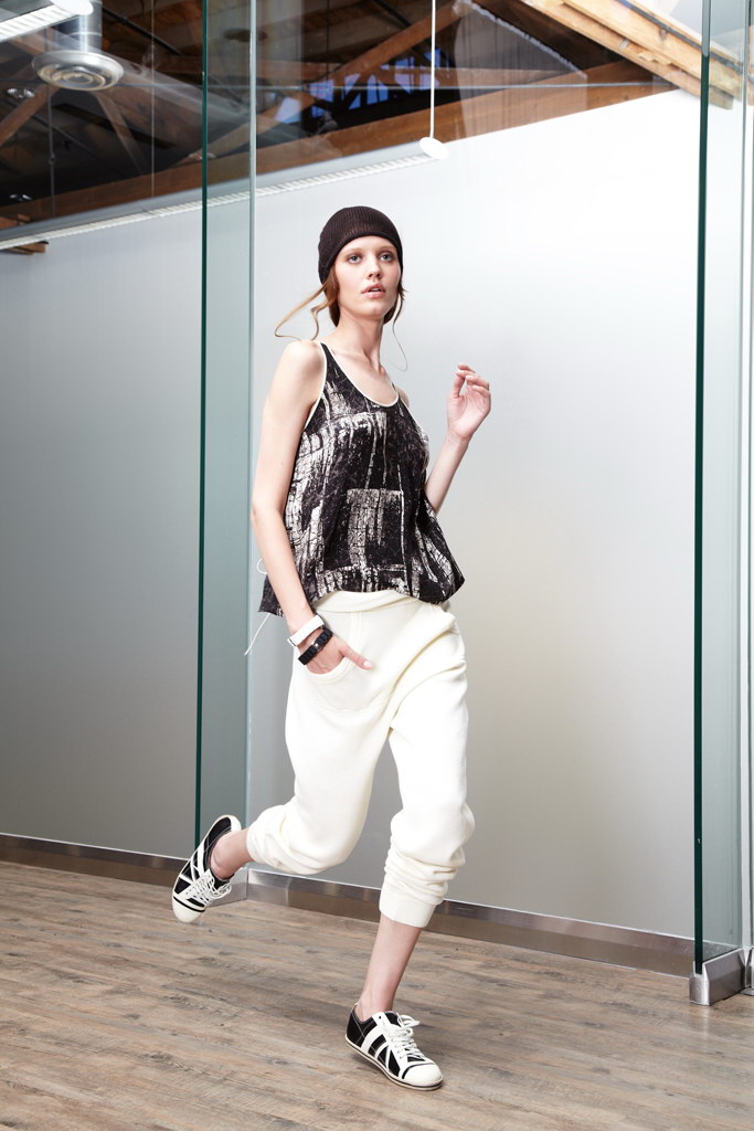 Max Azria 2012紺ϵиDƬ
