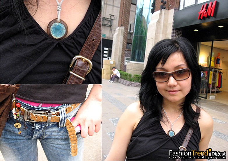 名字：Amy<br>
職業(yè)：在靜安小亭開店<br>
年齡：31<br>
服裝：無品牌<br>
喜歡的品牌：無，好看就行<br>
穿衣風(fēng)格：適合自己，舒服<br>
購買場所：小店<br>
時尚媒體：《健康之友》、《瑞麗》、生活時尚頻道<br>
 